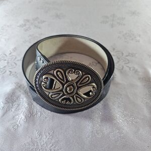 Levi Strauss & Co. Womens  Black Belt with Ornate Bronze Buckle Sz M/L